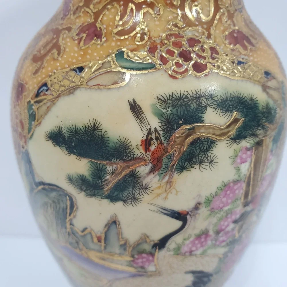 Vintage Japanese Satsuma Moriage Vase 7.5